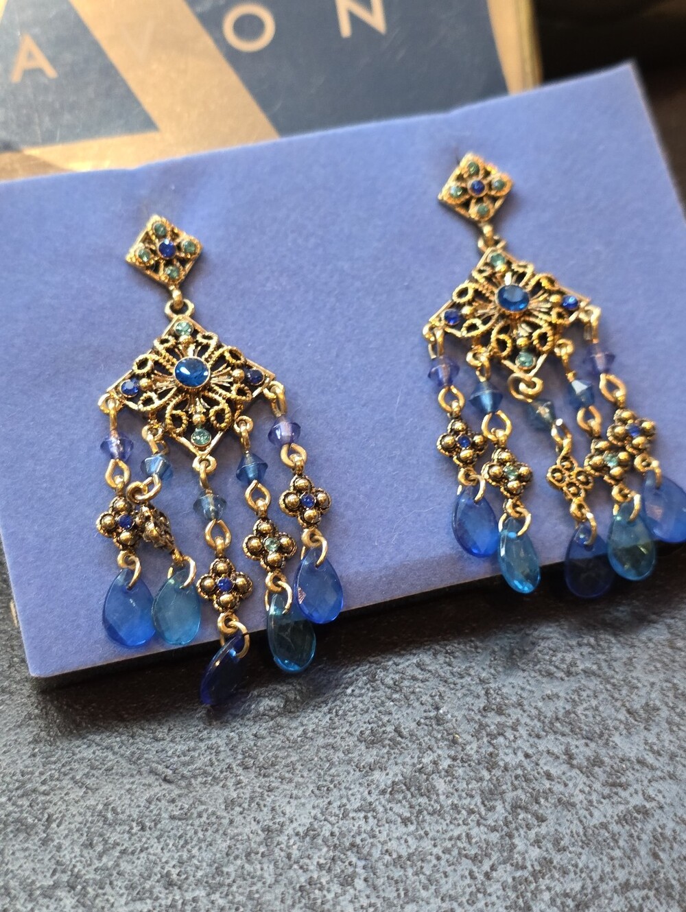Vintage Avon Blue Briolette Demi-Parure Necklace & Clip-On Earrings Set - Picture 4 of 13